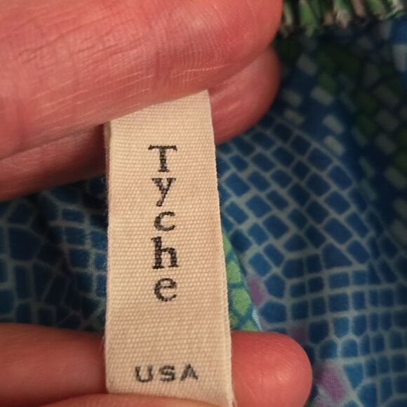 EC TYCHE SHORTS WITH POCKETS SZ. L - Picture 4 of 4